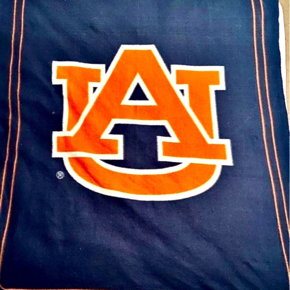 🧨Auburn Fleece Blanket (SEND ANY OFFER OVER $13‼️)) 🧨